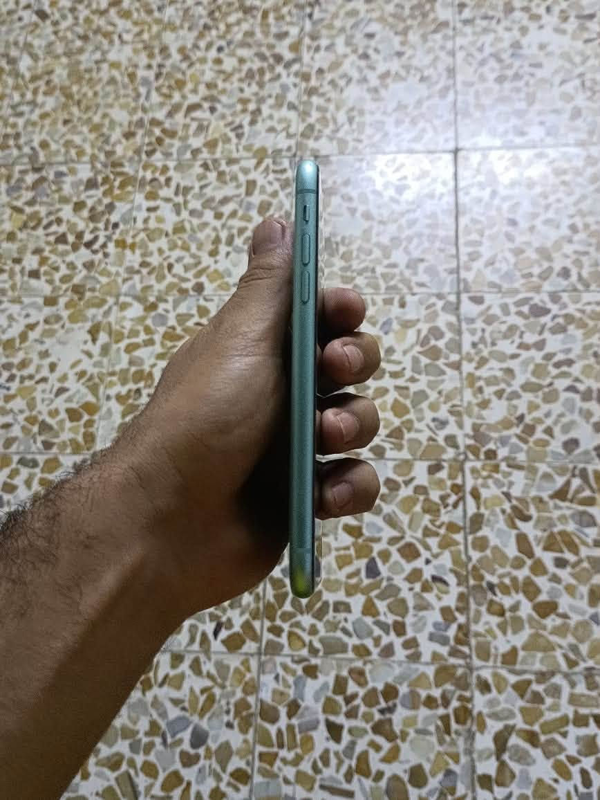 السلام عليكم ايفون 11عادي ذاكره128جهاز ممفتوح ونضيف نضافه فول
سعر 257 
جهاز مكفول كفاله عامه تواصل ***********
