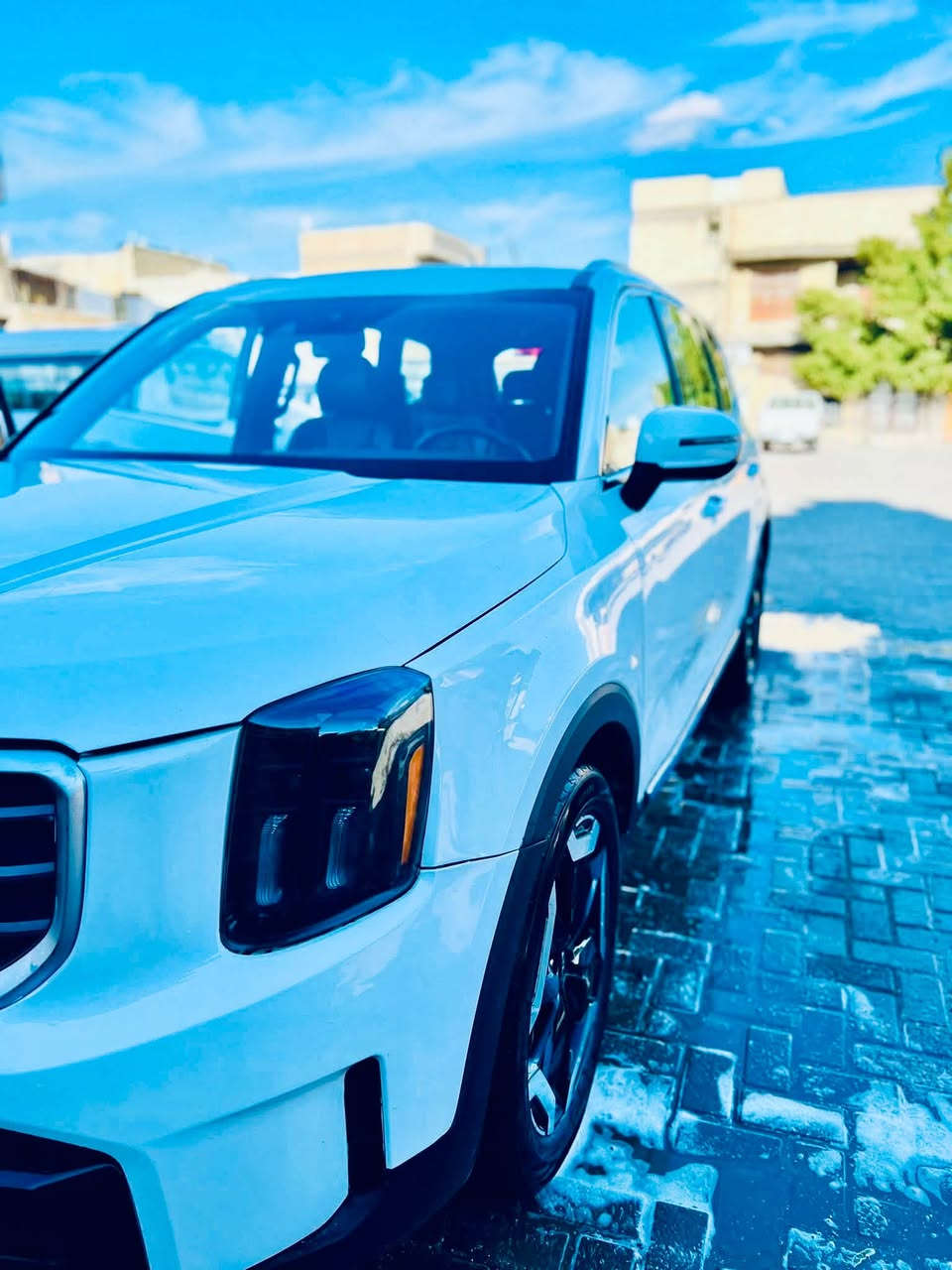 السلام عليكم تولاريد البيع 
الموديل 2023
اللون ابيض 
كشنات منفصل vip قرميدي 
صندوق كهرباء 
شاشات كشنات +شاشة كبيرة 
كشنات دفئه تبريد 
اربع فئات 
سيارة جديدة مال بيت 
رقم انگليزي 
رقم بغداد 
السعر 230ورقة يعني شدتين وثلاثين 
رقم الهاتف ***********
