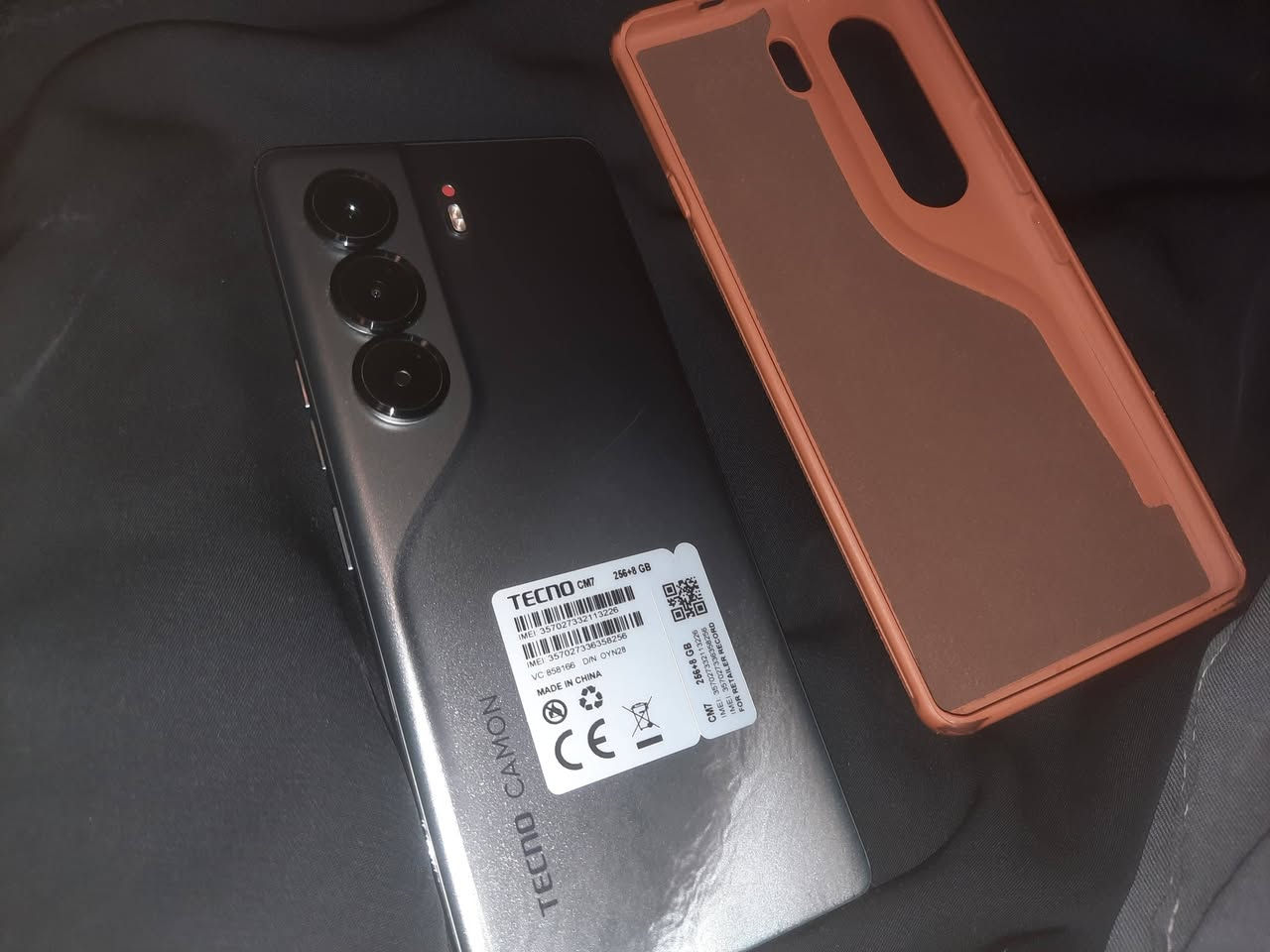 كامون 40 برو 5G • ٢٥٦ • ٨ رام