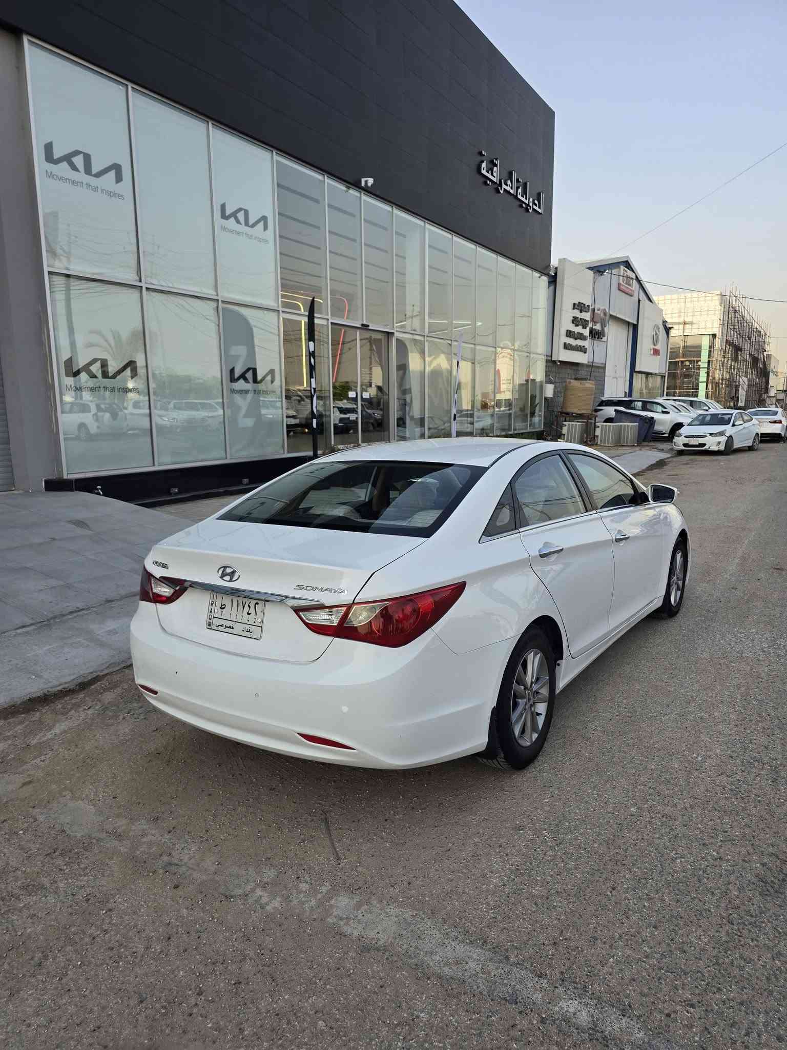 السلام عليكم 
سوناتاا موديل 2013 خليجي 
رقم بغداد بسمي تحويل مباشر 
مكينه 2400 
كشن كهرباء 
تبريد خلفي 
حساس خلفي كامره 
مكينه كير حداديه تخم تاير 
تبريد ثلج سياره جاهزه من كلشي 
بيهه صبغ بنيد ودور الجاملغ الخلفي 
بدون ضربه فقط صبغ وسونار موجود 
السعر 105 وبيهه مجال 
مكاني النجف ابوصخير 
***********
