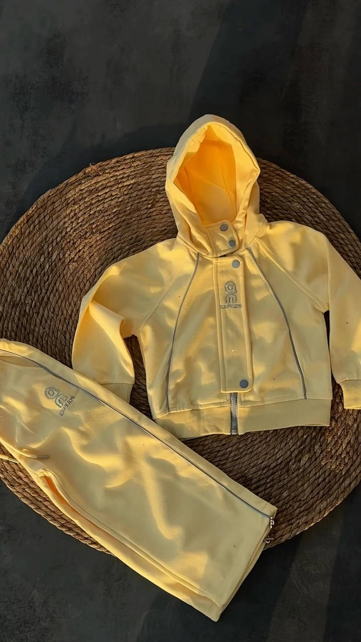 ✨ تراك بناتي أنيق وناعم ✨

متوفر بألوان حلوة ومميزة:
🩷 وردي
💛 أصفر
🩶 رصاصي

📏 القياسات: من 6 إلى 12 سنة
خامة مريحة وتصميم عملي للطلعات والاستخدام اليومي 💕
