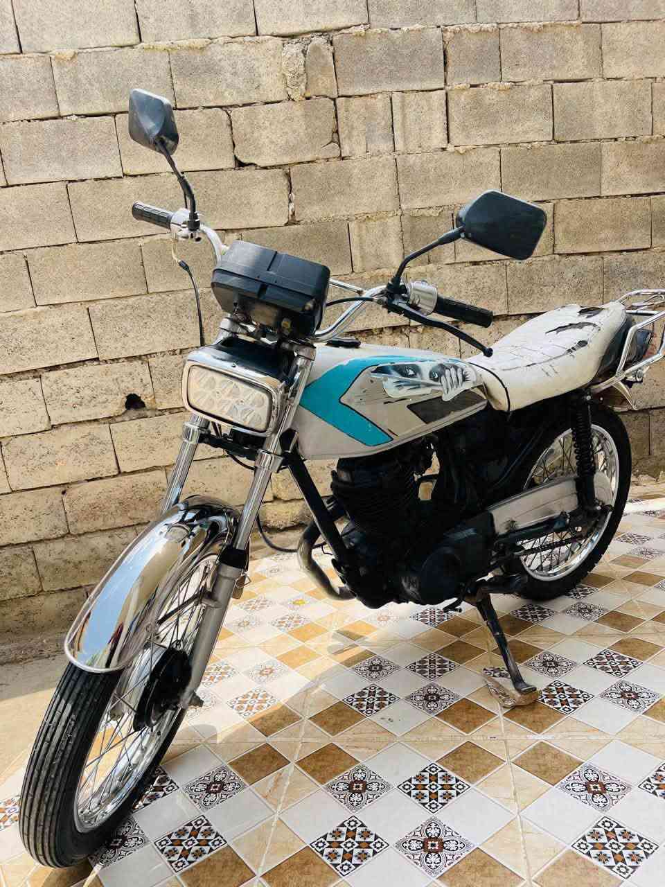 سلام عليكم لبيع دراجه تخم تاير شغاله كلشي مابيها يرادلها لاستيك فول وضفيره ينزلن من السعر … السعر ٢٧٥ عنوان صلاح الدين العلم رقم ***********
