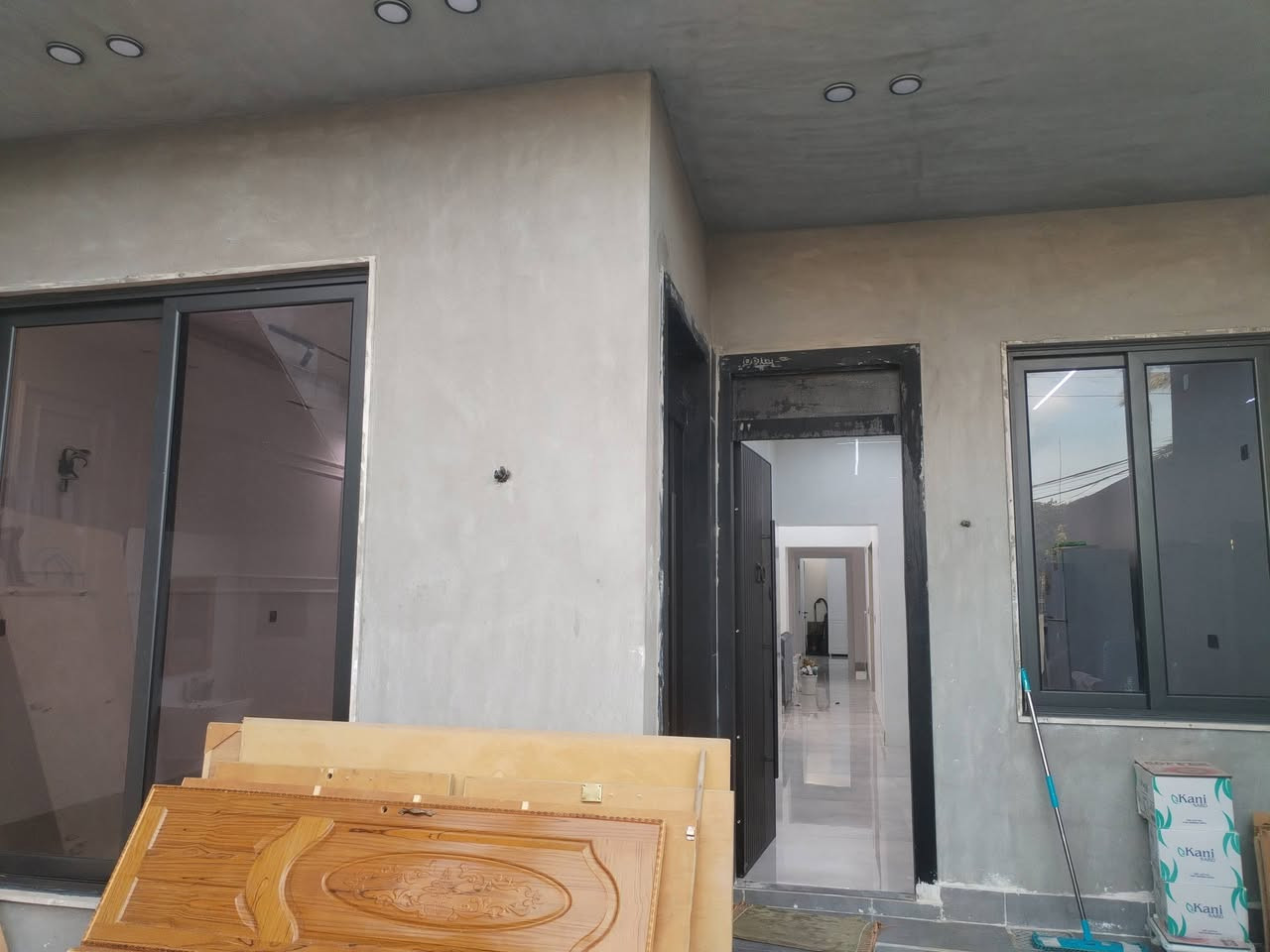 المنيوم • بلاستك • زجاج