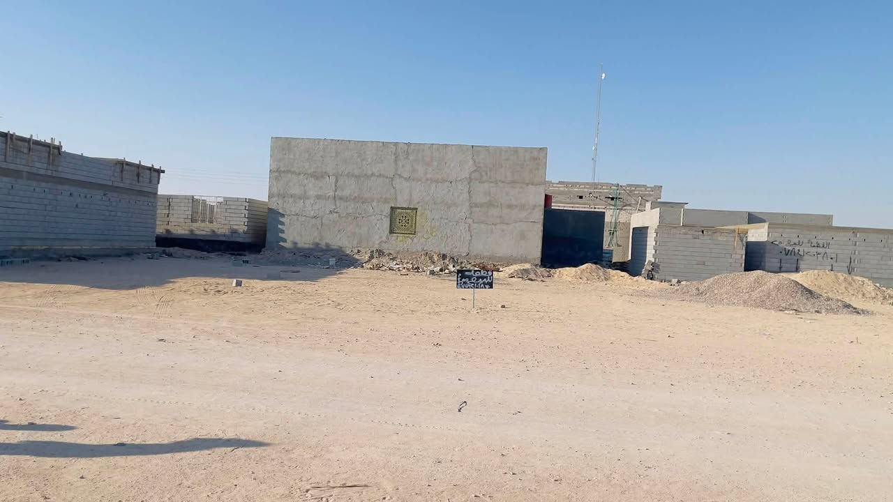 المساحة الكلية: 500 متر مربع (عبارة عن قطعتين متلاصقتين، مساحة كل قطعة 250 متر مربع).
الموقع: مزرعة بيت شداد - خلف جامع غزة.
 الخدمات: متوفر كهرباء وماء.
 المميزات: المنطقة مخدومة بحركة بناء حديثة ومستمرة مجاورة للقطعة، والتفاصيل كافة موضحة بالصور/الفيديو.
للإستفسار ومعرفة السعر:
يرجى الاتصال على الرقم التالي: ***********
