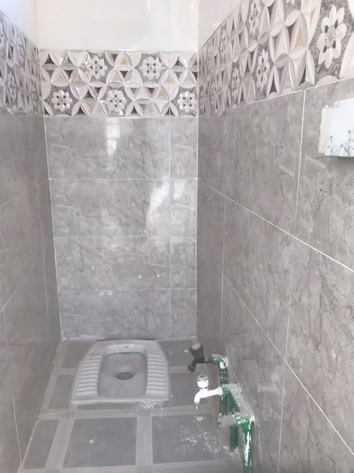 السلام عليكم بيت رهنية ب30 مليون وشهريا150 اوبيع بالخطيب الزراعي سند 117 مكاتبتي وي ابو الكاع نفسه مساحة 72 متر واجهة 4 متر يحتوي على 

3 غرف نوم

+استقال ومطبخ

و3 حمامات
 
واذا مراوس بنفس المنطقة بقطعة هم يرهم
***********
