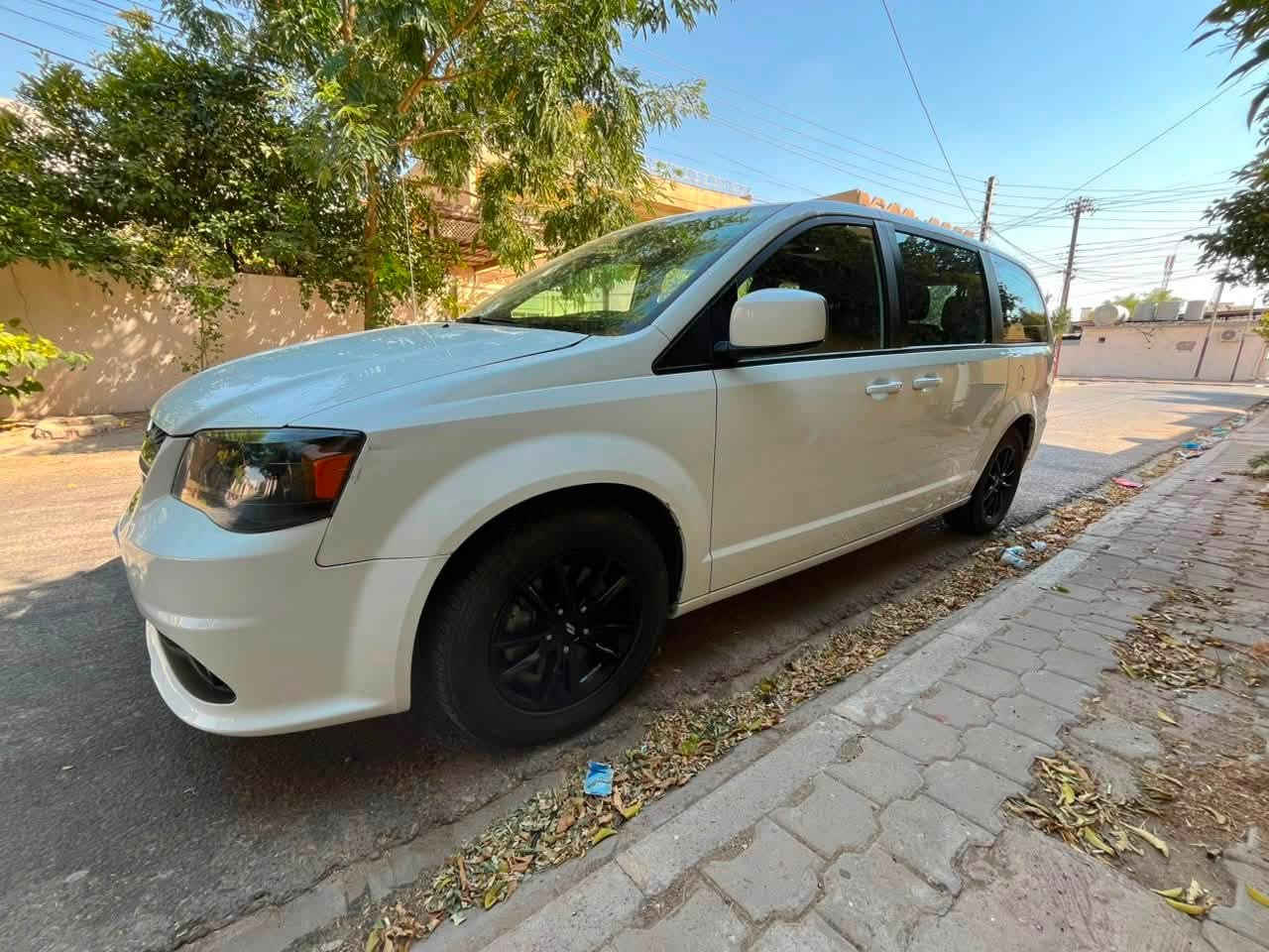 DODGE GRAND CARAVAN  🇺🇲
2019 GT

رقم شمالي سليمانية  

اعلى فئة GT

فول مواصفات وارد امريكي

محرك 6 سلندر 3600 

باب كهربائي صندوق كهربائي كراسي كهربائي

تحكمات ستيرن مثبت سرعة

كامرة خلفية وشاشة بلادي قلاب 

تشغيل عن بعد 

نظام ايكو لتقليل صرف البنزين 

تبريد مركزي 3 قطع  

دواخل جدا نظيفة كشنات جلد كامل 

7 راكب كراسي سياحي منفصل بلع 

الدوسات دوشمة خاصة جلد 

مكينة وكير بلاد (غير مفتوح)

سيارة باسمي تحويل مباشر 

سيارة مال بيت استخدام قليل جدا 

ماشية 66.000 ميل 

الضرر بسيط مصلح بدون تبديل  وبدون ايرباك 
 
بيها بطاقة بنزين

📍العنوان: كركوك 

*********** ☎️

للاستفسار عن السعر ارسال رسالة على الواتساب  فقط
