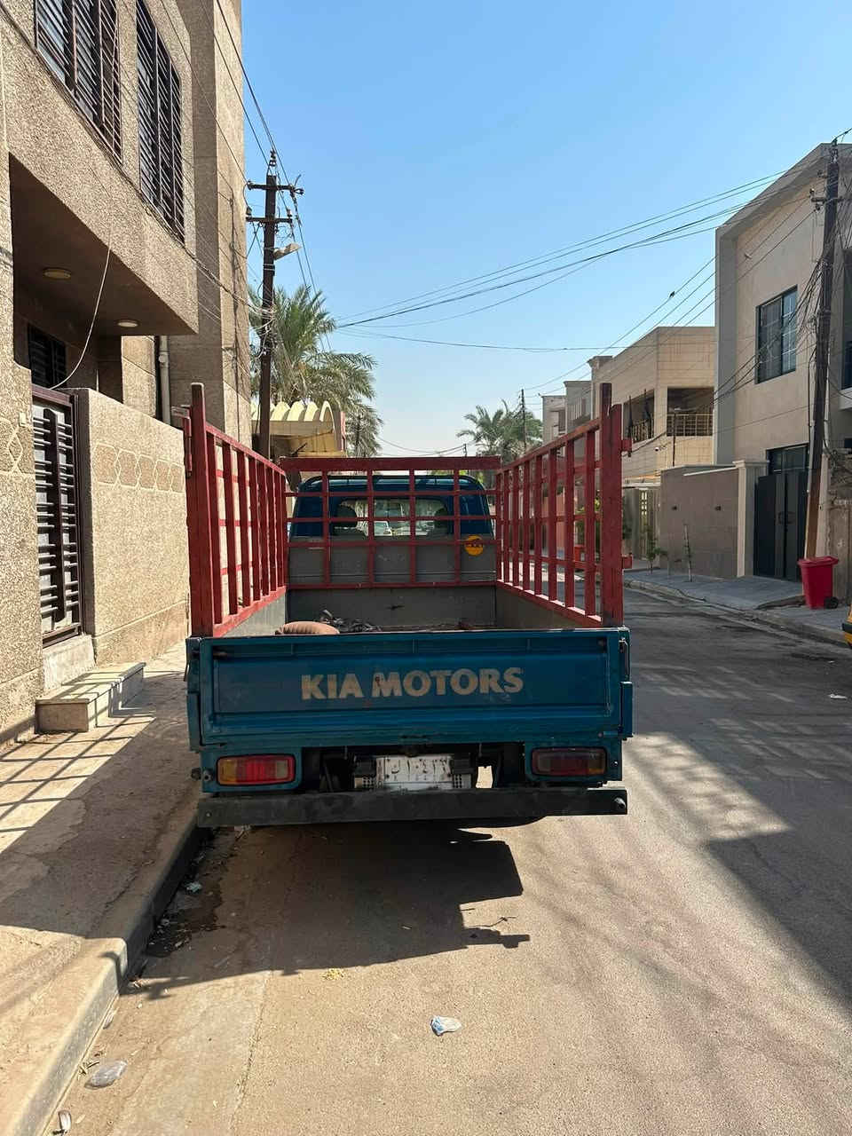 كيه ام عيون
موديل٢٠٠٠ بسمي
مكينته جديده جديده كيره خير من الله 
تبريد شغال
تخم تاير باتري
السعر ٧٣ورقه مكان بغداد الجديده
***********

