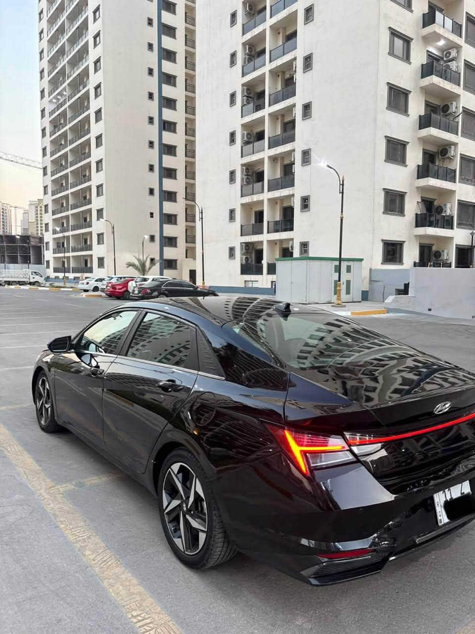 بيع مستعجل فقط 135 ورقه
الانترا 2023 هايبرد فول للاخير 
فتحه بصمه تشغيل عن بعد كراسي كهرباء وجلد 
(( وتدفئة وتبريد كراسي )) + ميومري خزن 
ماشيه 46 سياره جدا نظيفه 
حادثها خلفي بسيط جاملغ وطرف جنطه 
(( كير مكينه + ايرباكات كلها سليمه )) 
عنواني المنصور رقمها بغداد باسمي
***********
