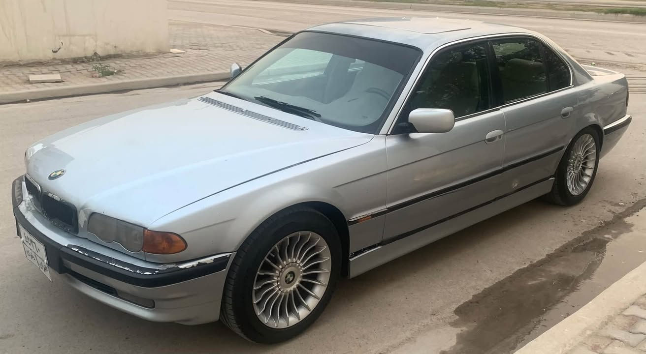 بي ام E38 • موديل ٩٥ • ضربة خلفية
