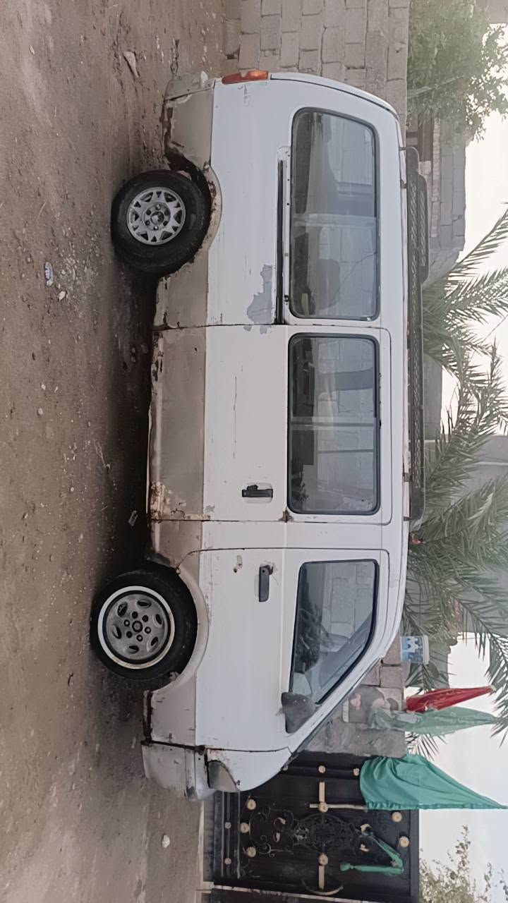 بريجوو موديل 1997مراوس  بكيه بسته حته لو رقم احمر السياره كير ومكينه واكسل كفاله السياره بس طي،زه واكع الحجل يرادله ترتيب ***********

