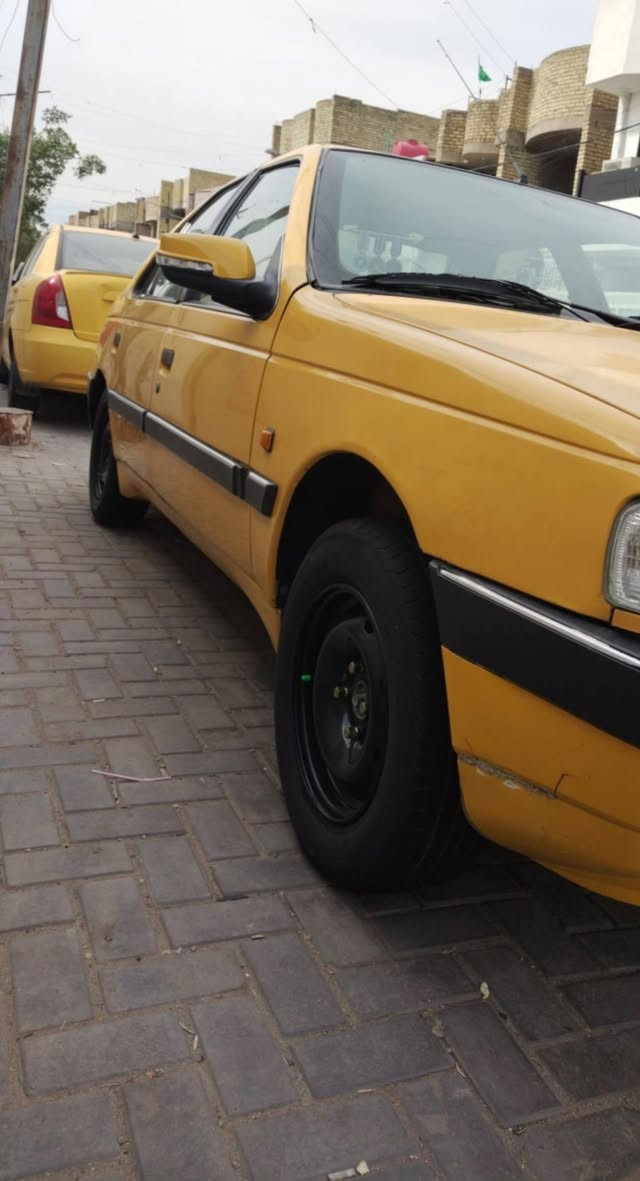 سلام عليكم بيجو 405 GLx  مديل 2012 نظيفه حلوه سنويه جديده رقم جديد انكليزي بيهه نواقص بصيطه 43 وبيهه مجال حك الجيه مدينة الصدر تقاطع ام الكبر ***********
