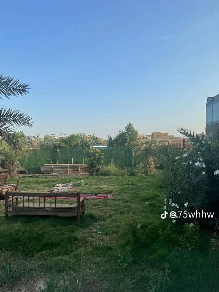 مكلف بلنشر
نضرا للوعود الكاذبه
السلام عليكم  بيت طابو زراعي سند 25 مساحته 1200متر يحتوي على بيت وحديقه تفاصيل البيت بناء البيت 2021 البناء كله طابوق  يتكون من طابقين الطابق الاول غرفتين نوم وصاله كبيره ومطبخ حار وطبخ بارد وحمام والطابق الثاني غرفتين نوم وصاله كبيره وحمام  البيت مساحته تقريبا 300متر والباقي حديقه وبيها مضيف هيكل مبني بلوك وحمامات خارجيه بعدهن مكاملات ومحلات اثنين هيكل الموقع السريدات القديمه المربع الثالث  يكون البزل الكبير خلفه البيت للاستفسار اكثر اتصل على الرقم  *********** السعر 240 مليون وبيه مجال
