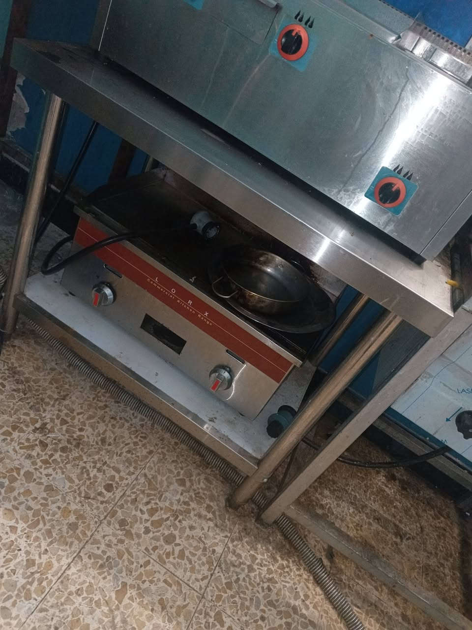 اغراض مطعم للبيع استخدام قليل جدا لكن متروكات فترة استفسار واتساب ***********
