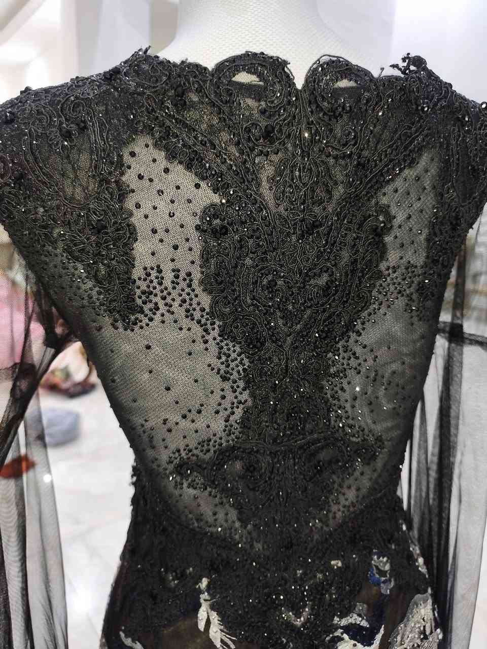 فستان اسود • مشغول • قياس ٤٠
