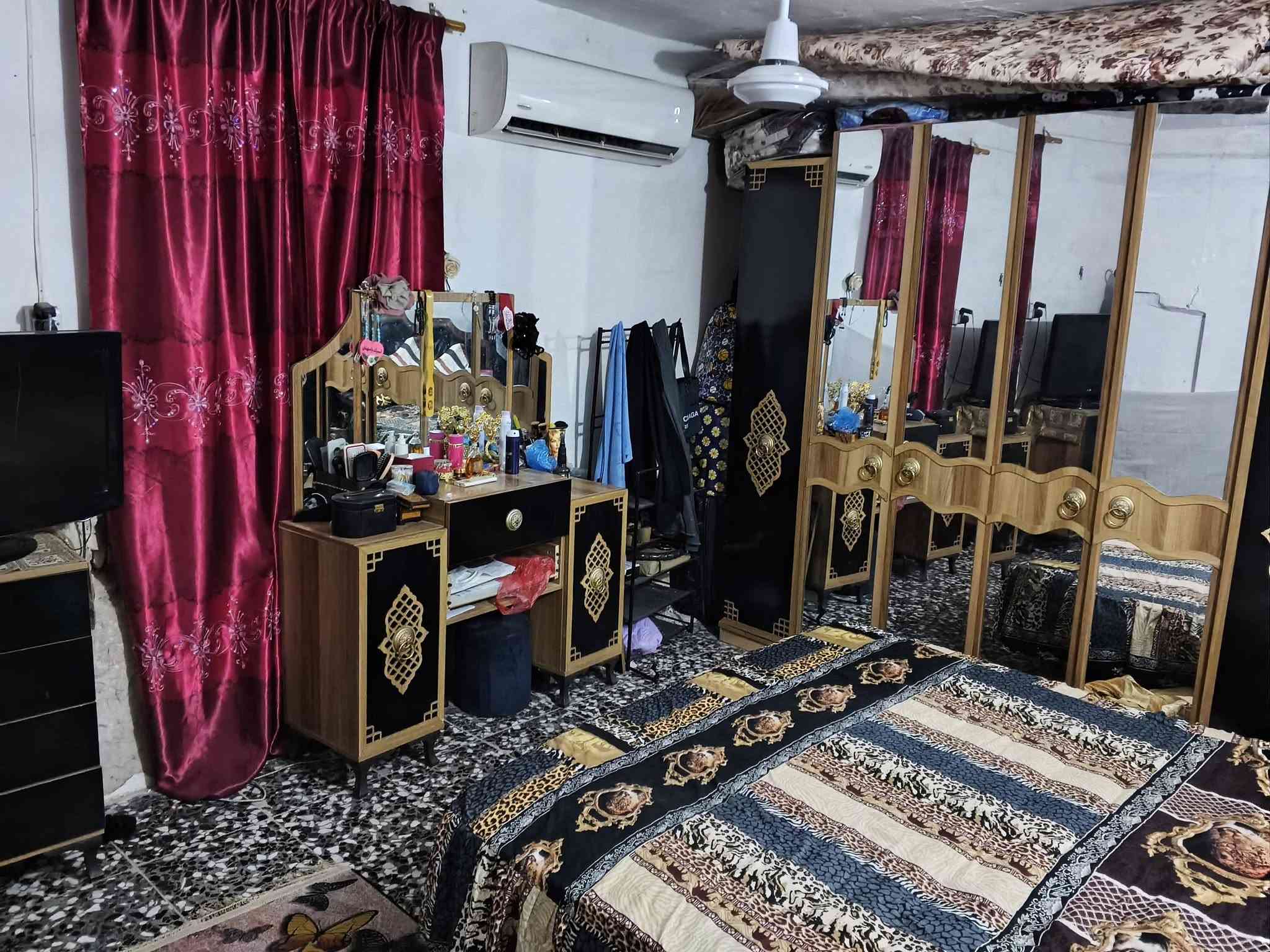 السلام عليكم ورحمة الله وبركاته

دار للبيع في كربلاء شهداء حي الموظفين (حي القائم) 

مساحة 272 متر واجهة 17 ونزال 16 

يحتوي على +غرفتان نوم + استقبال + مطبخ + حمامات عدد اثنان خارجية وداخلية + بيتونه + وطرمة + ترك جانب البيت + ترك داخلي للغرفه يصلح يصير سويت 

ملاحظة! البيت واقع حال يعني مكاتبة فقط 

للاستفسار الاتصال على الرقم او التواصل على الواتساب
***********

ملاحظة غير متواجد على الماسنجر
