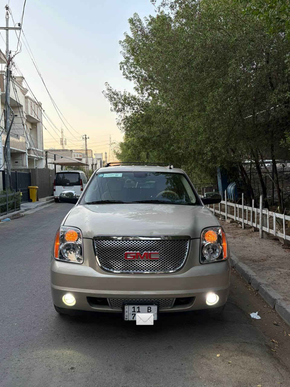 السلام عليكم GMC يوكن SLT موديل 2008 خليجي ماشية 281 الف السيارة مال بيت و جاهزة عله اخر حباية امسويلها سيرفس كامل السيارة اتلث  قطع تبريد وتشغيل عن بعد معروفة مواصفاتها بدون حادث بلادية بيها صبغ الجاملغ عكس السايق وبيها جراد بل بنيد وبيها اخياس بل بيبان الورة الربع الجوة فقط رايدها ب 175 ورقة مكاني بغداد حي الجامعة*********** بغداد, العراق
