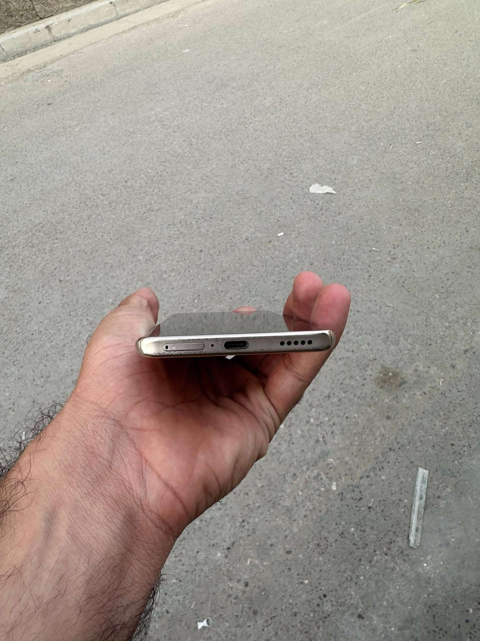 السلا م عليكم متاح هونر جهاز جديد استخدام قليل
غراضه بعدها جديده ما مستخدمة مكان بغداد ام الكبر والغزلان
***********
السعر 350 الف

نص مكتوب في الصور:
- حول الهاتف MagicOS اسم الجهاز HONOR X9c المعالج المركزي Snapdragon 6 Gen 1 ذاكرة الوصول العشوائي ٨,٠ غيغابايت ٨,٠+ غيغابايت Honor RAM Turbo شاشة بتقنية حماية البصر من Honor ٢٧٠٠ × ١٢٢٤ بطارية السيليكون والكربون mAh 6600 المساحة الفارغة ١٩٦,١٧ غيغابايت الإجمالي ٢٥٦ غيغابايت وحدة التخزين الداخلية