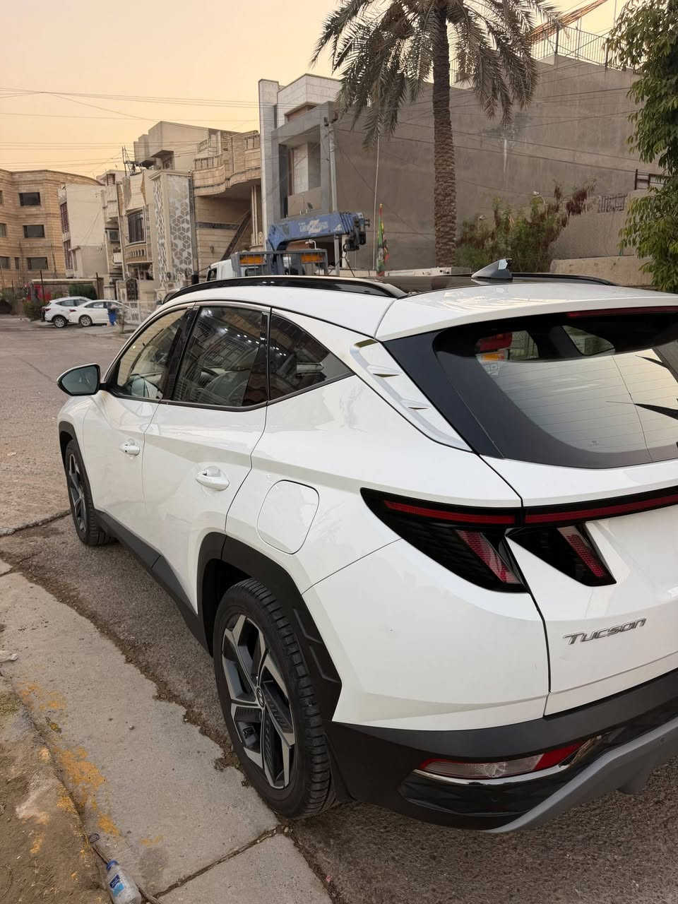 هونداي توسان خليجي موديل 2024 فول مواصفات 
محرك 2000دوش 
ماشية 41الف كيلو
بصمة 
بانوراما 
صندوك كهرباء 
كشنات جلد 
حساسات 
تشغيل عن بعد 
وبقية المواصفات المعروفة 
السيارة خليجية وماخذهة زيرو على ايدي 
السعر 225 ورقة بيع فقط 
مكاني شارع فلسطين 
للاستفسار اكثر *********** صاحب السيارة
