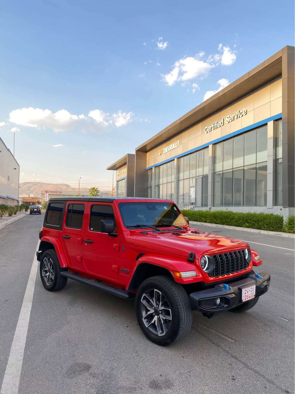🔥 Jeep Wrangler 4xe Sport S 2024 🔥
كلين تايتل من دعامي للدعامي ب شرط بدون صبغ 🔥
🚙 موديل 2024
⚡ 4xe Hybrid – هايبرد
🛠️ محرك 2.0 تيربو – 4 سلندر
💪 قوة النظام تصل إلى 375 حصان
⚙️ گير أوتوماتيك
4️⃣ دفع رباعي 4×4
📍 اللون: أحمر
⭐ فئة Sport S 4xe

✨ مواصفات وتجهيزات:
• شاشة ونظام ترفيه
• شاشة كبيرة 
• كاميرا خلفية
• تحكم بالمقود
• مثبت سرعة
• تشغيل عن بُعد
• كراسي أمامية مدفأة
• دركسون مدفأ
• دخول وتشغيل بدون مفتاح
• نظام مراقبة النقطة العمياء
• حساسات اصطفاف خلفية
• نظام صوت Alpine
• سقف هارد توب أسود 3 قطع

سيارة كلين تايتل من دعامي للدعامي ب شرط 
موديل حديث شاشة كبيرة مكفولة كفالة عامة لون مميز 
ماشية ٢٧ الف ميل تقريباً 
مكفولة من گير محرك كهربائيات ب شرط 
سعرها بلاششش بلاشش
298$ ورقـــة و بيها مجال 🔥🔥
للأستفسار اتصل على هذا الرقم 
كورك-واتساب 
*********** سميل, دهوك
