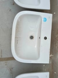 مغاسل عدد 4 بس بيهن وحده صغيره ما مستعملات ابد بترابهن  نوع تركي المكا...
