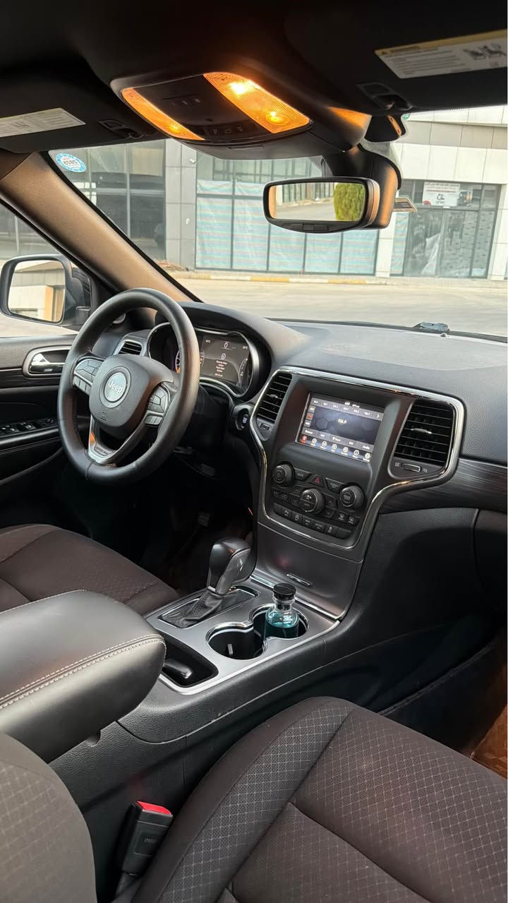 ***********
Jeep grand Cherokee 
مۆدێلی 2021. بلاک تۆپ - دەرگا کارەبای شە فت - کوشن هیتەر و کارەبای - سوکان کارەبای - سێ ڕادار - شەغال- ئۆتۆ ستارت - لایت لید - 69 هەزار مایل ڕۆیشتووە - دوو پارچەی بۆیاغە بێ ناوگرتن و بێ ئێرباگ ڕەسمی سۆنەریم داناوە 
ژمارەی شاسی 1C4RJFAG4MC810044 السليمانية, العراق
