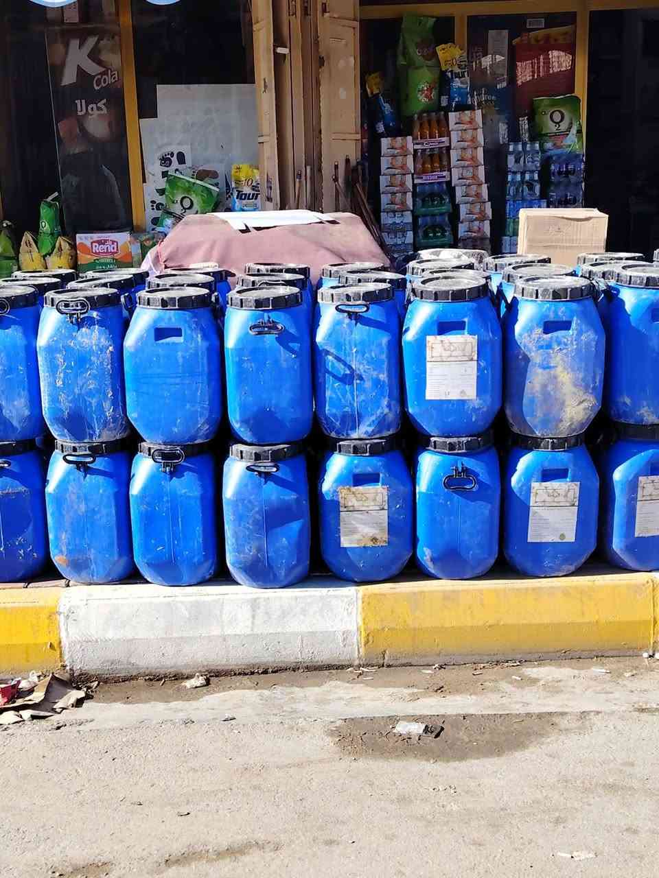 السلام عليكم
متوفر براميل  اشكال واحجام واسعار مناسبه جدا

برميل نفط بلاستك ابو الكنر اصلي سعت 220لتر

بسعر (20000) الف فقط 

برميل بلاستك نفط ابو الكنر اصلي مفتوح يستعمل للبناء او خزن الماء او للسكلات بسعر (20000) الف 

برميل صغير 25لتر يصلح للخل او للطرشي بسعر (5000) الف 

العنوان هيت الجمعيه شارع المقبره مقابل مكتب الشيخ عادل المحلاوي مجاور اسواق المصطفى 

هاتف ***********

موجود جمله
