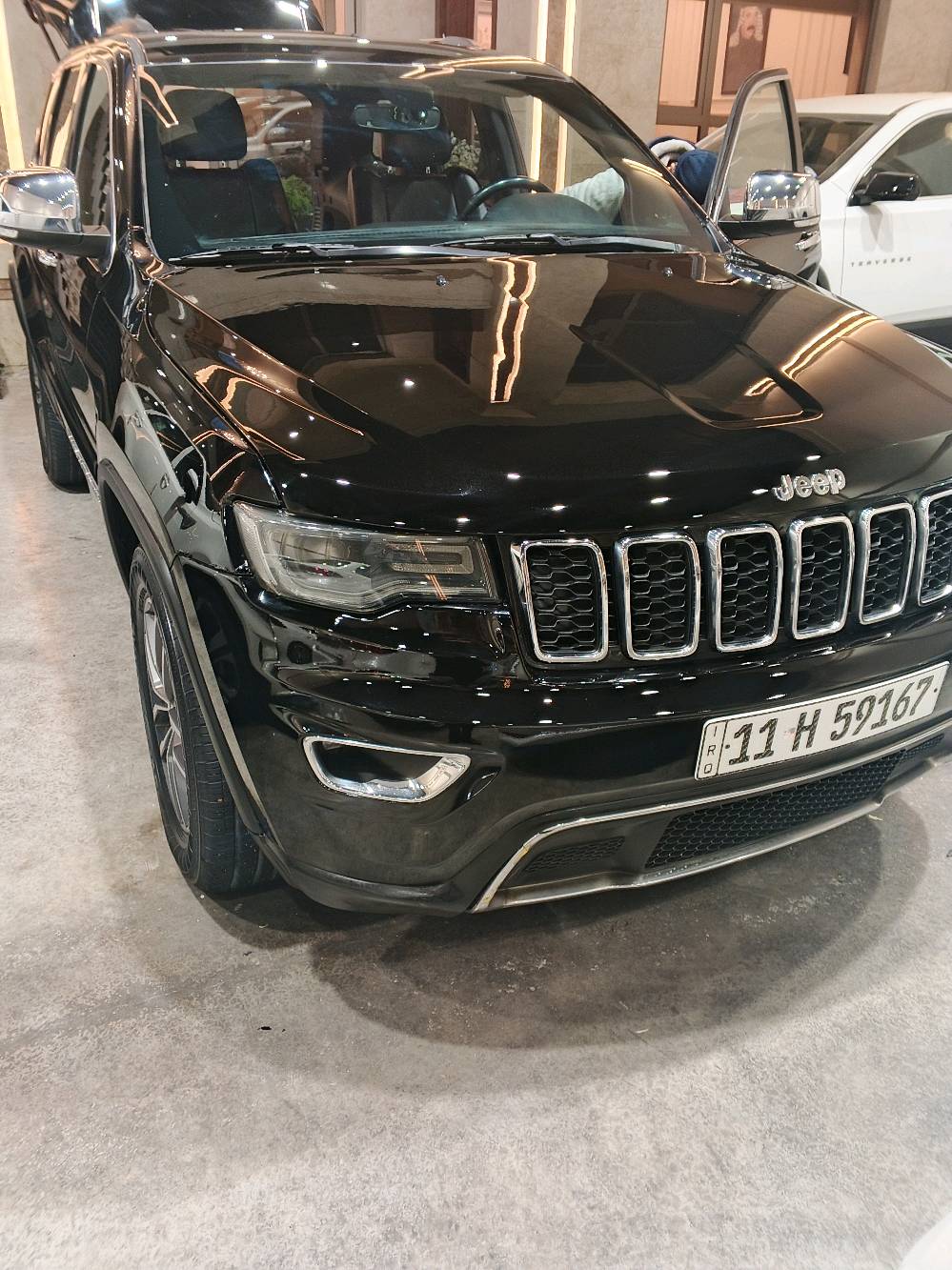 جيب امريكي موديل 2019 المتد 
السعر 170
بيها صبغ اربع قطع
شنو الفئة بالضبط للجـيب؟ (Laredo / Limited / Overland / Summit / Sport Line) وهل المواصفات الأمريكية كاملة لو بيها إضافات؟: 
للمتد 
شكد عدد الكيلومترات الممشية حالياً؟ وهل المكينه والقير والشاصي على الفحص بدون مشاكل؟: 
112
وين موقع السيارة هسه؟ وأي منطقة ممكن المعاينة بيها؟: 
بغداد البياع 
إلها حوادث أو شغل شاصي/أيرباغ قبل غير الصبغ المذكور؟ وإذا أكو، شنو التفاصيل؟: 
صبغ اربع قطع 
السعر 170 نهائي لو قابل للتفاوض؟ وهل تريدون البيع كاش فقط لو تقبلون تبديل؟: 
بيها مجال 