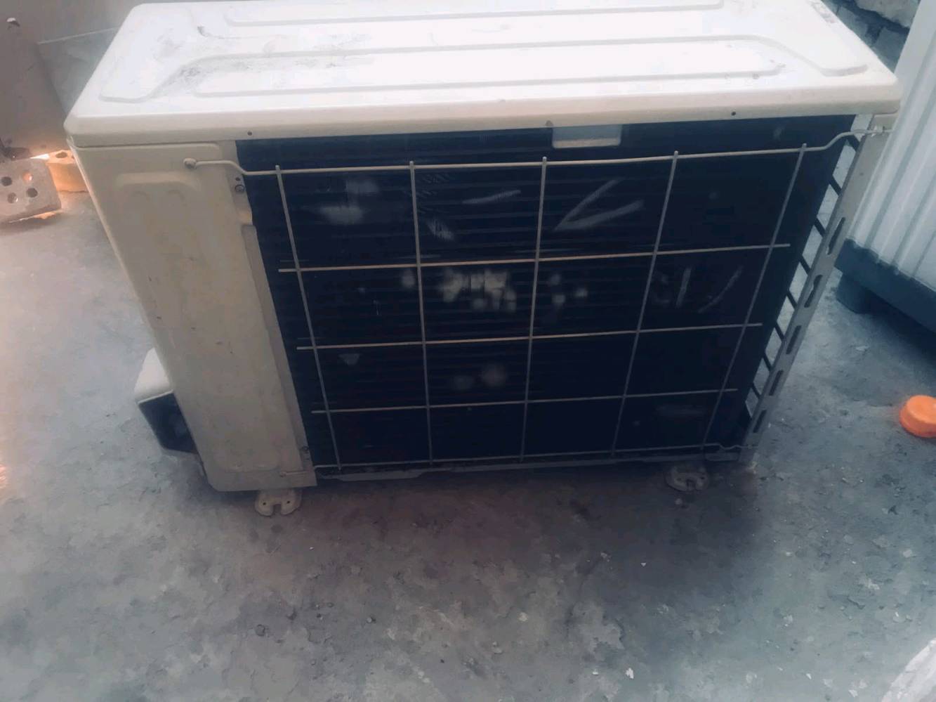 سبلت للبيع 
نوع ميديا 
2 طن 
نضيف ما داخل تصليح 
كامل 
سعر 400 وبي مجال 
لل اتصال ***********