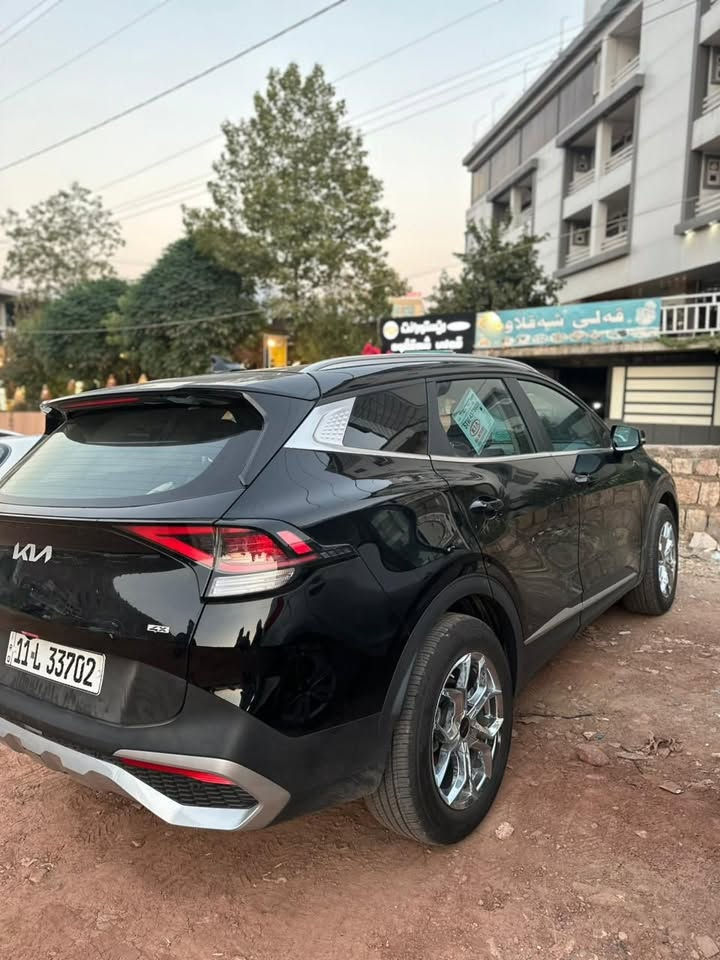 🚗 للبيع: كيا سبورتج 2024 – وارد امريكي
📍 مكان السيارة: بغداد 
📞 للتواصل: ***********  
📊 المسافة المقطوعة: 25.500 m
🛠️ المحرك: 4 سلندر 2500
⚙️ المواصفات:
• فول مواصفات عدا فتحة السقف
• بصمة تشغيل + تشغيل عن بعد
• مقاعد أمامية كهرباء مع تدفئة
• شحن تايب C بالكشنات + شحن وايرلس
• شاشة كبيرة
📌 تفاصيل إضافية
• كاميرا خلفية دوارة 
• حساسات 
• تبريد قطعتين
• درايف مود – أوتو هولد – نظام منحدرات
• هاند بريك بصمة
• الگير عدة قيادات 
•توقف المفاجئ امامي خلفي وجانبي ⁠   
كير ومحرك و كشر و صدر امامي خلفي كله مكفول 
دوشمة جلد 
تغليف الابواب مع الدواسات مع الستيرن 
الملحقات ..
1- قاعدة فيت بم اصلية كامله مع الفيت بم
2- عدة السيارة كامله 
3- كار بلي هدية للمشتري
السيارة ما بيها نقص ولا ربع دينار تحط عليها 
⚠️ أضرار السيارة:
• صبغ الجاملغ الأيمن
• تعديل بسيط على البارد في البنيد
📌 تفاصيل إضافية
• رقم السيارة بغداد الدولي الجديد
• باسم المالك – تحويل مباشر
