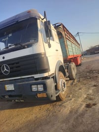 شاحنة • كوت • محرك ما يدخن