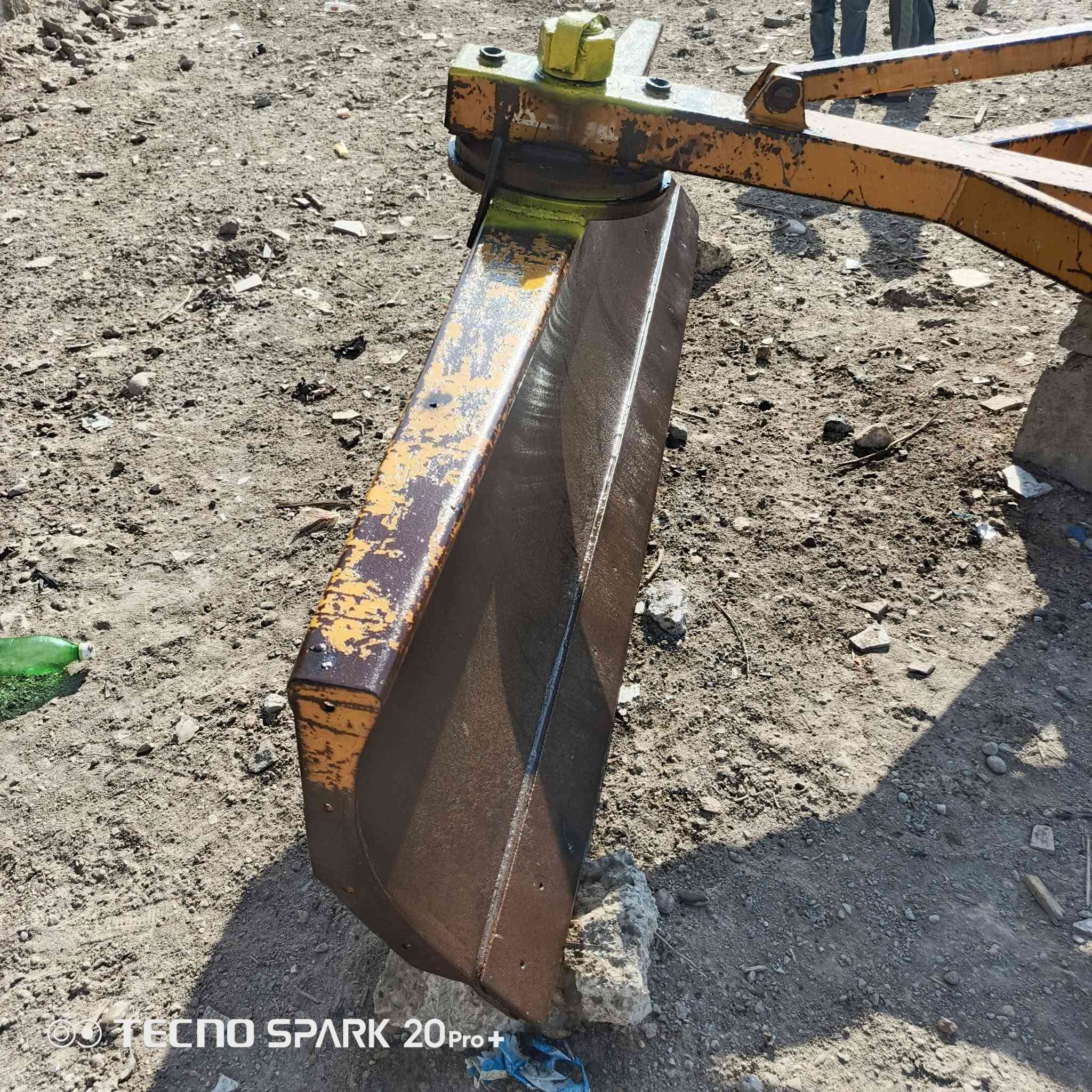 سلام عليكم..سجين مآل دبل للبيع مكان ديالى بلدروز سعره 750 ألف وبيه مجال الاستفسار أكثر ***********

نص مكتوب في الصور:
- TECNO SPARK 20 Pro+
- TECNO SPARK 20 Pro