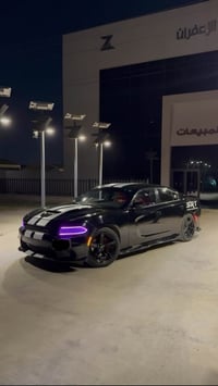 دوج تشارجر ارتي 2017 فول ماعدا الفتحه محرك 5700 السياره نضيفه ومابيهه ...