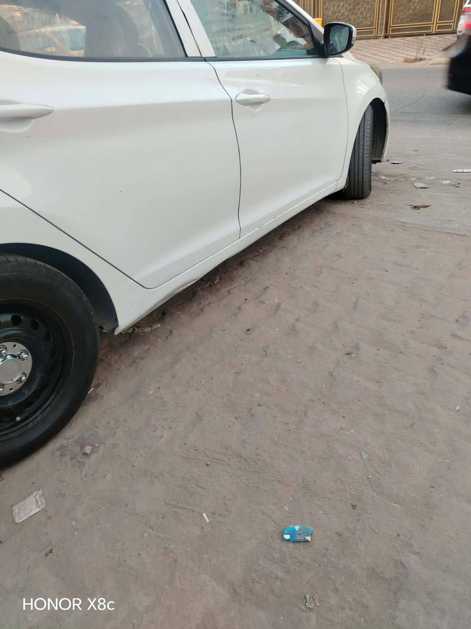سلام عليكم سياره النترا خليجي مكفوله من الضربه والتبديل موديل ١٦ مكينه وكير وتبريد خير من الله ماشيه ٢٣٠ الف كيلو
سياره نضيفه وخير من الله واني ثاني واحد جانيها ومامتعوبه مكاني بغداد الدوره سعرها ١١٥ وبيها شويه مجال
*********** 
سلام عليكم سياره النترا خليجي مكفوله من الضربه والتبديل موديل ١٦ مكينه وكير وتبريد خير من الله ماشيه ٢٣٠ الف كيلو
