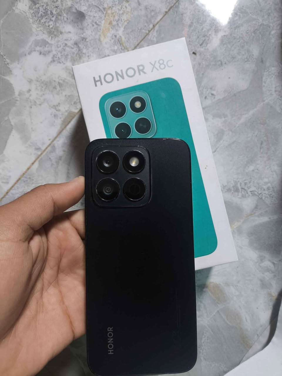 HONORX8C

مستعمل نظيف
مواصفات الجهاز 

🔵 المعالج Snapdragon 685 4G
🔵 شاشه 6.7 بوصه بدقه 120 هرتز AMOLED
🔴 ذاكرة داخلية 256 كيكا -  رام 8 كيكا 

🔴 كاميرا  خلفية ثلاثيه 108 + 5 + 2
🔵 كامرا اماميه بدقه 50 ميكا 

🔴 بصمه اصبع + بصمه وجه 

🔵  نظام التشغيل : اندرويد 15

 دبل سيم كارت 

🔵 بطارية 5000 مللي بسرعة 35 واط 

السعر 200 وبي مجال قليل 

للتواصل 

*********** السماوا, المثنى

نص مكتوب في الصور:
- لا توجد بطاقة ١٢:٢٦ حول الهاتف اسم الجهاز HONOR X8c المعالج المركزي Qualcomm Snapdragon 685 ذاكرة الوصول العشوائي ٨ غ.ب ٨+٨ غ.ب HONOR RAM Turbo دقة الشاشة ٢٤١٢ x ١٠٨٠ البطارية mAh 5000 وحدة التخزين الداخلية المساحة الفارغة ١٠١,٨٧ غ.ب الإجمالي ٢٥٦ غ.ب الموديل ABR-LX2 رقم الإصدار 9.0.0.200(C185E3R3P1) GPU Turbo إصدار MagicOS 9.0 إصدار الأندرويد 15 IMEI 866981***********6981070207141
