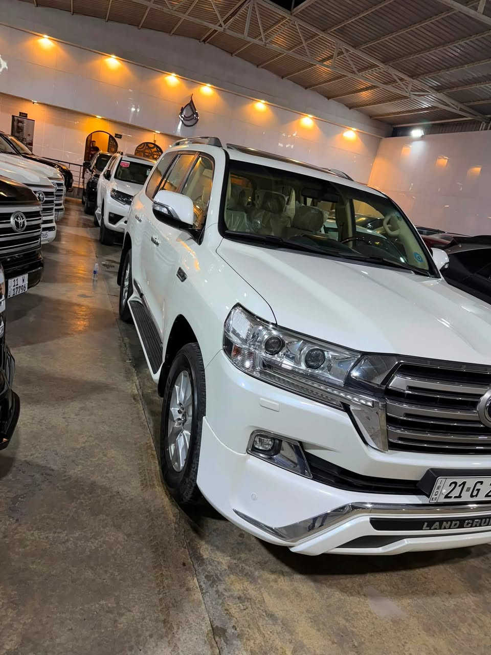 لاندكروز 2017 ابريم اصل 
مكينه 4000.        V6
8 ايرباك
دڤدي بالقماره 
كشن جلد وكهرباء اتلث طكات
ماشيه 135كم حقيقي 
السعر 425$
عنوان السيديه او البياع 
هاتف ***********

