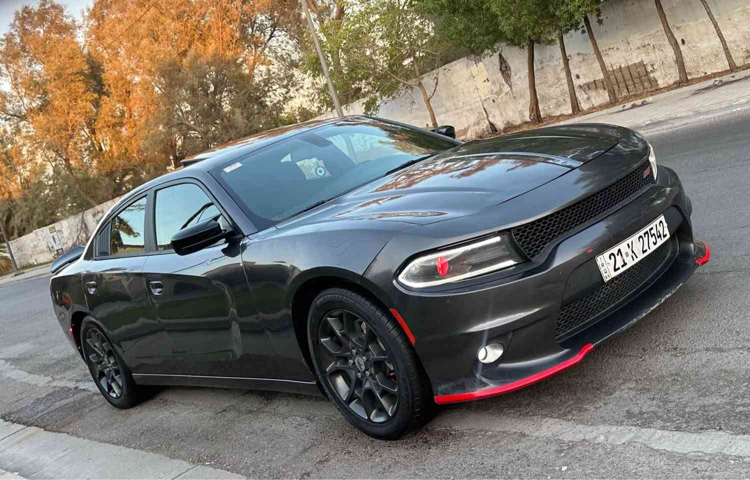 السلام عليكم 
دوج جارجر 2018 
مكينة 6 سلندر 3600 SXT 
4*4
بأسمي رقم جديد هزه جديده
كشن كهرباء
شفتات استيرن 
شاشة كبيره 
حساسات خلفيه 
ويل كب حجم 18 ابلادي
حداديه جديده 
مكينه  وكير مكفولات
السياره بيها دعامية صبغ 
ومكانين بارد
السعر 163 وبيها مجال شي قليل
مكان السيارة بغداد العامرية
***********
*********** بغداد, العراق
