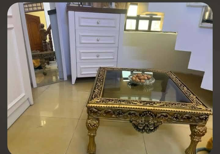 اغراض بيت للبيع 
طخم خمس قطع مع الطبلات 3 السعر 350 

كاونتر السعر 275
الموصل حي المزارع
لتواصل الاتصال على الرقم 
***********
