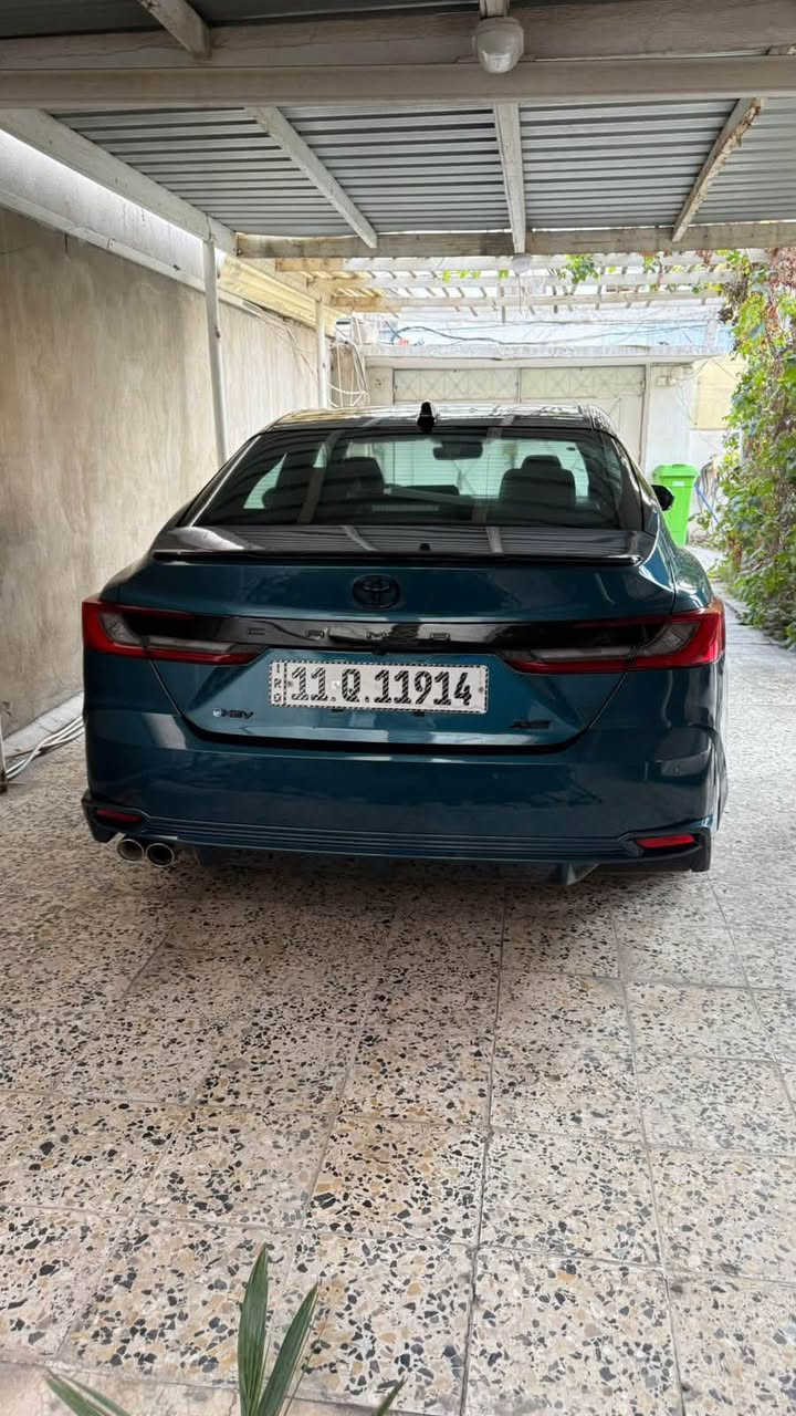 Camry 2025 XSE Plus HEV 
كامري 2025 هايبرد XSE Plus
عداد المسافة 25 الف 
 فول مواصفات 1/1
4 كامرات 360 درجة ، داتا شو , تدفئة و تبريد كشنات , قطعتين تبريد , قارئ انتباه العين , تدفئة ستيرن , كراسي كهرباء , سقف بانورامي متحرك , شاحن موبايل لا سلكي , شاشة الوسطية كبيرة متعددة الوسائط , شاشة العدادات دجتل , تشغيل عن بعد , انارة داخلية محيطية , رادارات محيطية ورادار امامي وخلفي , 4 حساسات امامية و 4 حساسات خلفية , نظام صوت JBL , نقط عمياء , بعد بيه هواي مواصفات ….
ضرر السيارة جانبي سطحي بدون دواخل بجم كبس وخلف كبس  جميع ايرباكات السيارة سليمة وصار بيه تعمير على گد الضرر
رقم الشاصي 4T1DAACK1SU121886
السيارة رقم بغداد بأسمي 
مكان السيارة بغداد الكرخ حي العدل 
السعر 263 ورقة وبيها مجال بسيط 
 للتواصل  *********** اتصال او واتس اب
