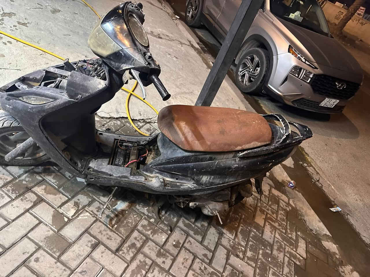 سلام عليكم دراجه للبيع طفت وضاع سويجها وتركتها من زمان ابيعها على حطتها  قيمو بما الله يرضي*********** مكاني بغداد زيونه
