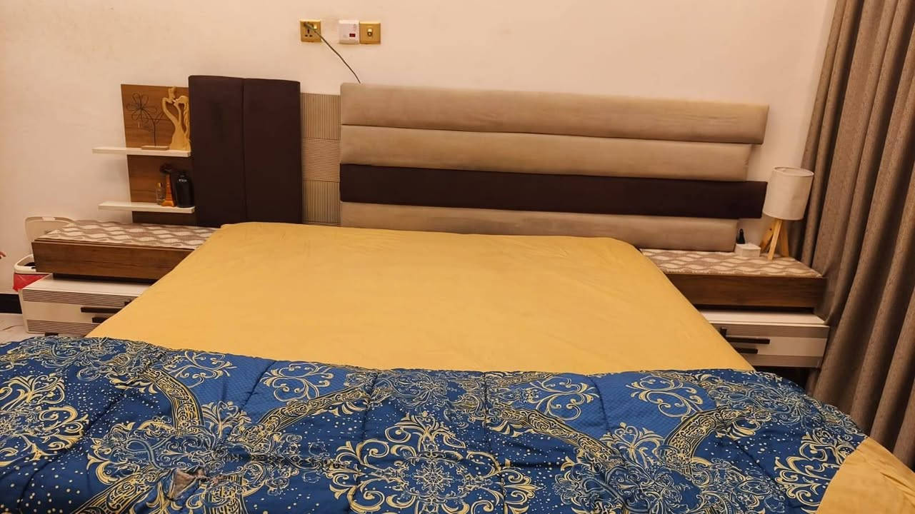 السلام عليكم غرفة تركية خشب ثقيل درجة اولى مو من هاي الموجودة بالسوك يبيعوهة شون ماجان مشتريهة مليونين و 600 من العالمية للاثاث المنزلي شركة معروفة نزلت صورتهم اخوان مستعجل على بيعتهة لاسباب صحية مكاني بغداد الدوره نهاية شارع 60 السعر 875 رقمي *********** بالعافية عالياخذهة

