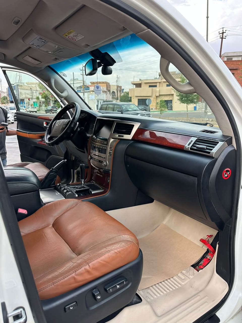 لكزس LX570 • ٢٠١٣ • خبطه خفيفه