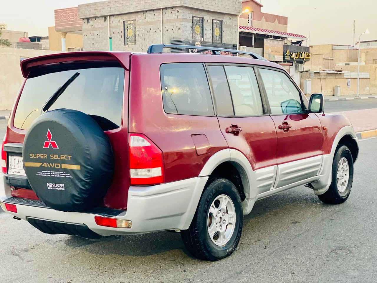 السلام عليكم للبيع باجيرو موديل 2002 رقم بغداد تحويل ثاني يوم سياره مكفوله من الكصه والنقل والضربه والكلبه والعيب الشرعي مكينه وكير اوتماتيك فيفيتي  حداده طخم تاير ويلكب جدد سياره جاهزه وجديده السعر63.الاستفسار الرقم.***********مكان السياره البصره
