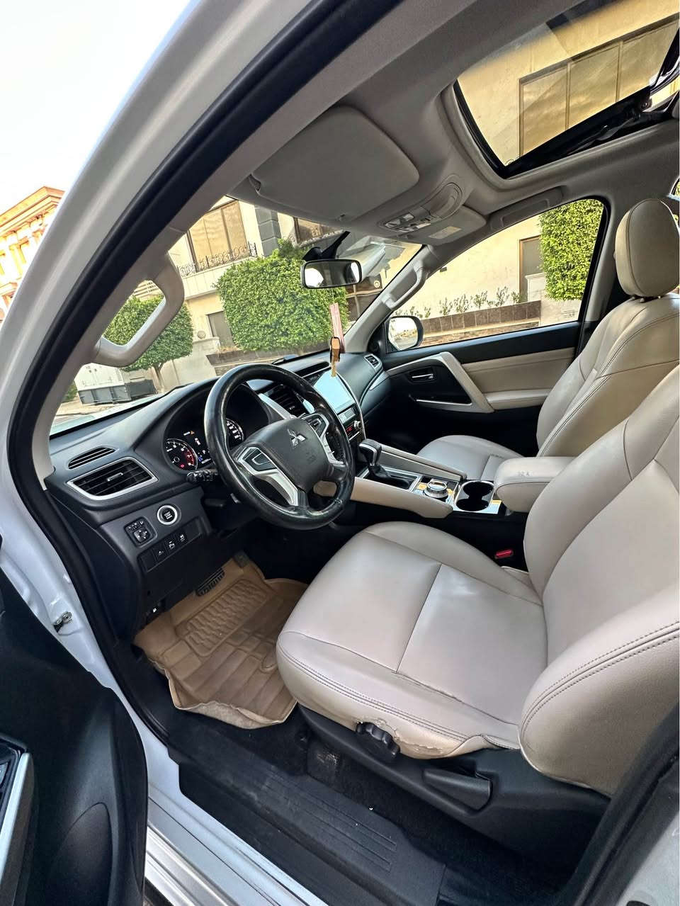 pajero sport 2020 4X4 V6
میتسوبیشی باجیرو سبورت گیر توماتیک فورویل
مواصفات 7 راکب گیر توماتیک فتحە بصمە تشغیل بصمە الابواب کوشنات جلد شاشە و کامیرا و حساسات
سیارە مکفولە کفالە عامە بدون صبغ
سیارە باسمی و کل شیء بشرط
ماشیە 60 الف کیلومتر سعر 195 ورقە و مجال
واتساب ***********
pajero sport 2020 4X4 V6
میتسوبیشی باجیرو سپۆرت شەش پستن گێر توماتیک دبل اکسل 7 نەفەری سلاید بەسمە کوشن جلد 3 ریز کوشن شاشە کامیرا حساس گێر لە سوکان رادار کامل حساس
بێ بۆیاغە بەشەرت 60 هەزار کیلومتر رویشتووە
سیارەکە بەناوی خۆمە و هەموو شتی بەشەرتە
سعری 195 وەرەقە و مجال
واتساب *********** أربيل, العراق
