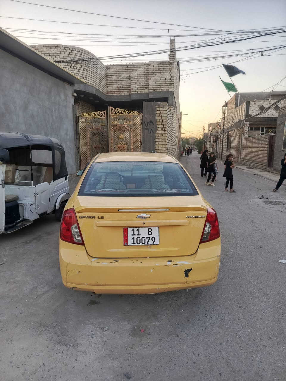 اوبترا ٢٠١١
اصفر بلادي لا صبغ لا معجون لا ضربه 
كير محرك خير من الله
تبريد ثلج
رقم بغداد انكليزي 
تحويل ثاني يوم 
رايدها ب٦٣ وبيها مجال 
***********
