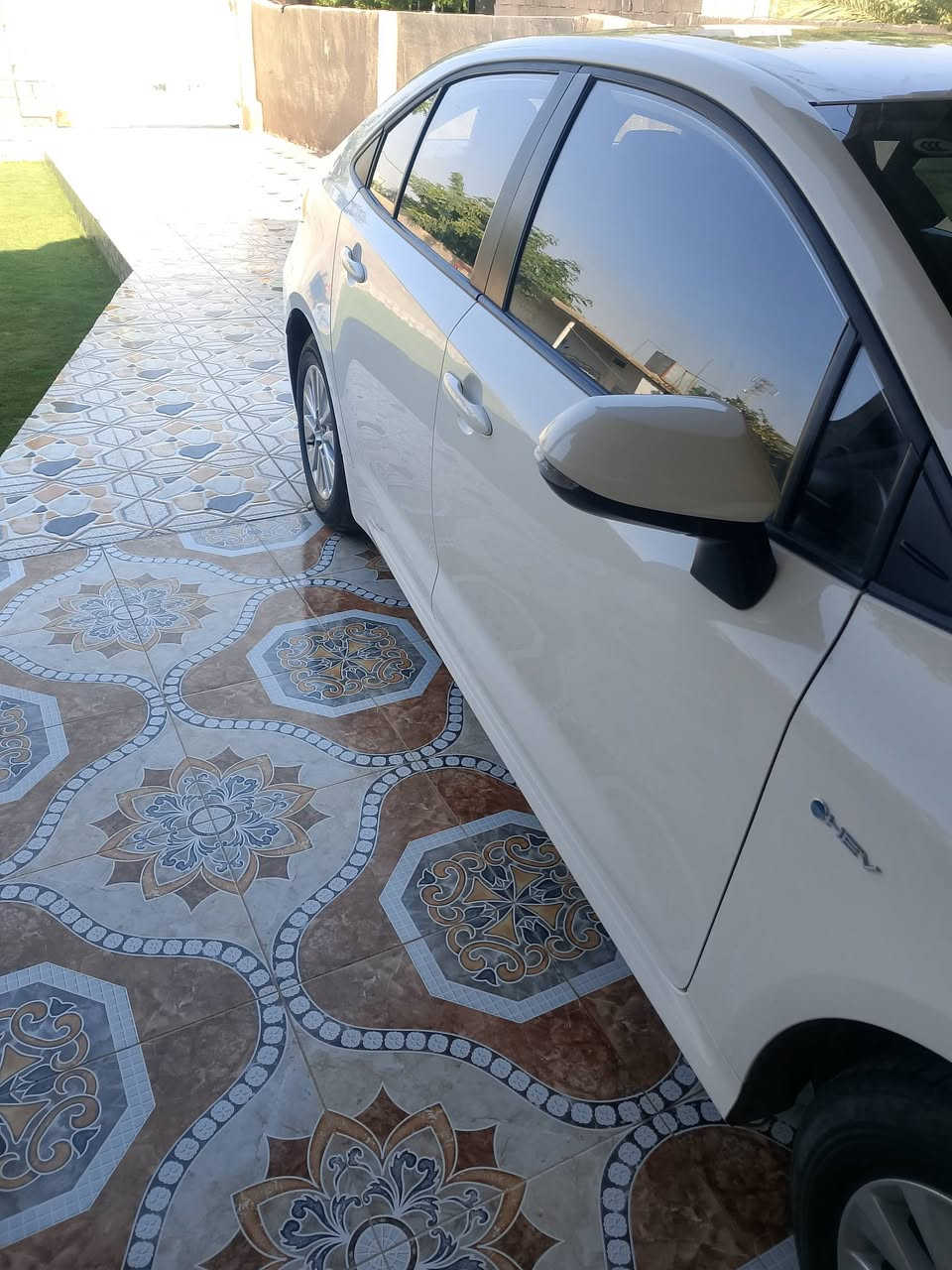السلام عليكم كورولا هايبرد البيع موديل 24 بدون صبغ بدون طخات كفاله عامه بدون تنته بدون رصعات السياره نظيفه 100% خليجي  رقمها بغداد ثاني يوم التحويل 155قفل مكان السياره ديالى قضاء الخالص ***********
