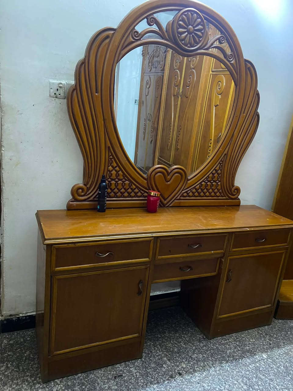 غرفة صاج
كاملة نظيفة كلش دون اي اضرار 
سعرها 600 بيها مجال حك الجية
مكاني بغداد حي الجهاد 
***********
