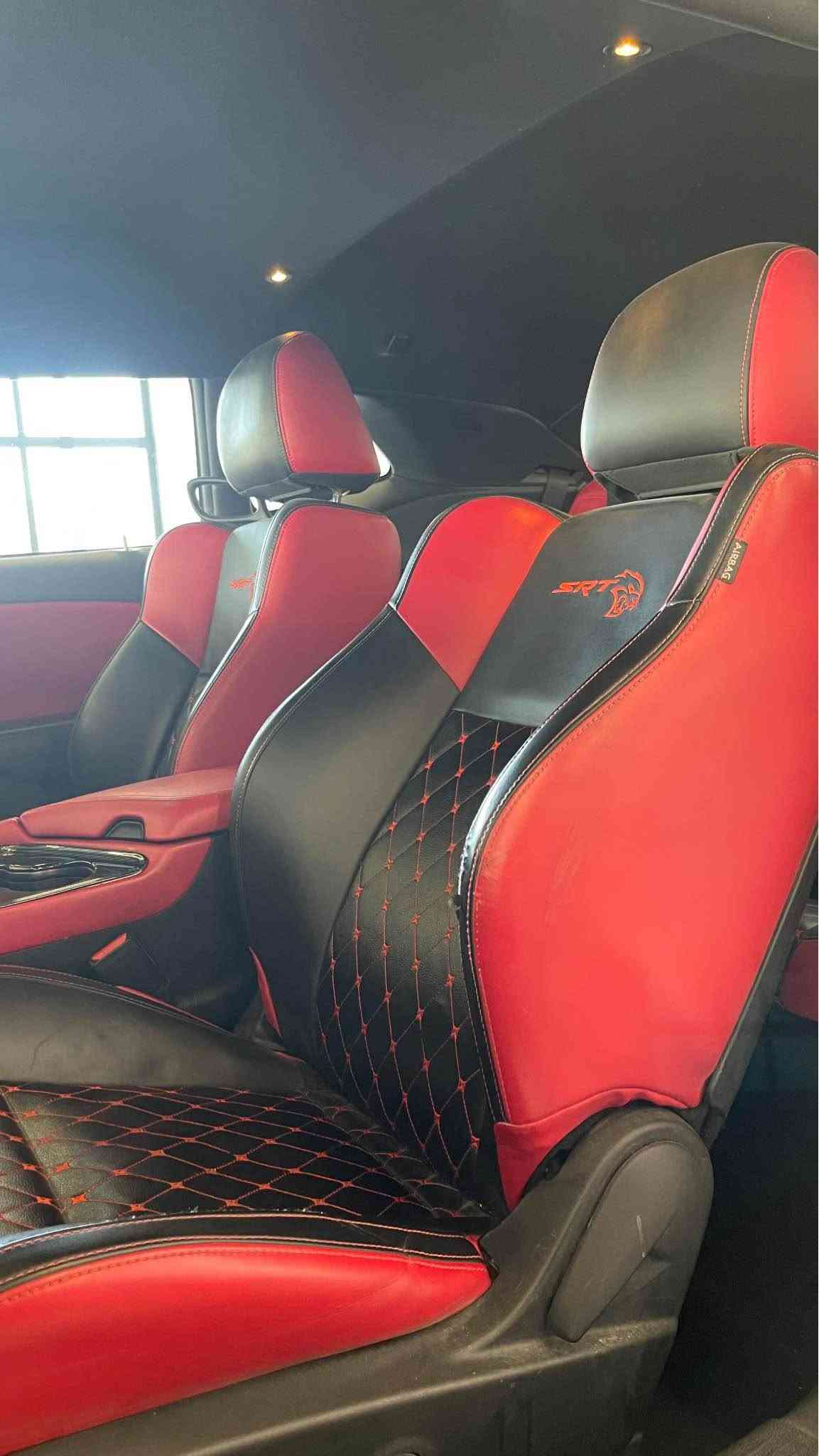 سڵاوتان لێبێت ئازیزان Dodge Challenger RT مۆدێل ٢٠١٩ ، سەیارەکە تەنها 70,000Km ڕۆشتووە گێڕ و مەکینەی بەشەرت ڕەقەم و تەحویل هەمووی بەشەرت مەکینەی 5.7 لتری V8 ی Hime بەهێزی 375HP 
مواسەفات:
کامێرا
بەسمە 
پارک ڤیو 
پارک سێنسەر
کوشن ئەلکانتارا
ئاوێنە هیتەر
 شاشە
زۆر مواسەفاتی تر
نرخی ١٤٥ وەرەقەو مەجال 
بۆ زانیاری زیاتر پەیوەندی بەم ژمارەیەوە بکەن:*********** السليمانية, العراق
