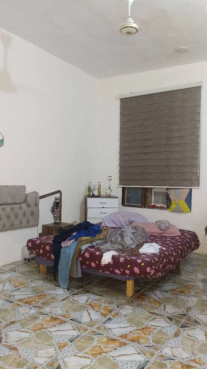 سلام عليكم بيت طابقين بناء حديث سند2025واجهتين للبيت واجهه ع مجمع لقدس واجهة ع حي ربيع 120متر 100صافي بناء و20حديقه وكراج ومنور حولي للبيت  للاستفسار الاتصال ع رقم*********** وبسعر جدا مناسب
