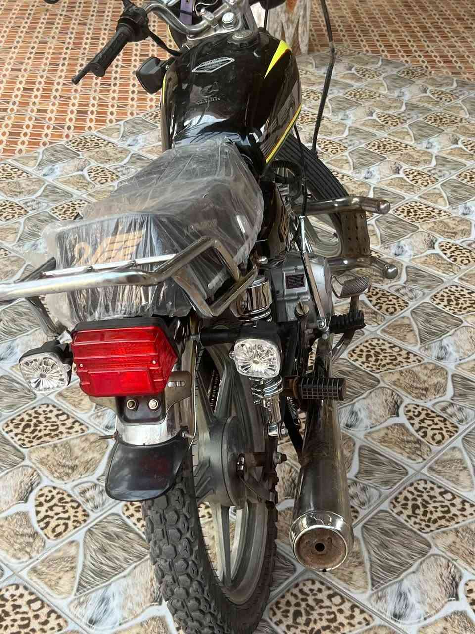 سيفون مديال • 2021 • نظيف