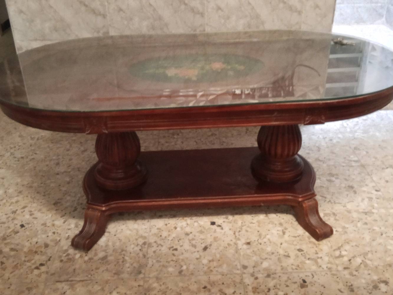 ميز طعام مع 8 كراسي 
السعر 550 
عنوان بغداد تاجي 